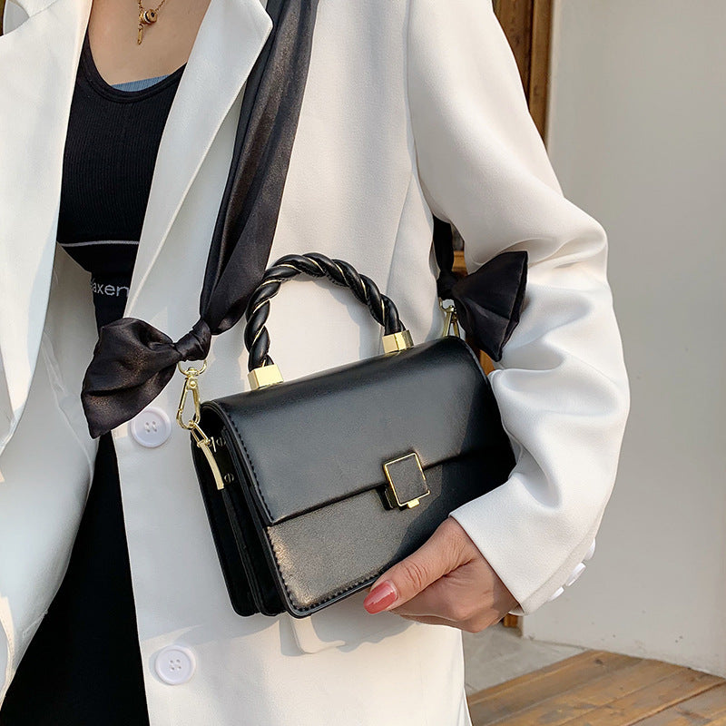 Crossbody Small Square Bag Luvéillé