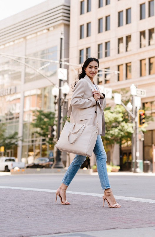 SIGNATURE TOTE CARRY ALL ON LAPTOP BAG Luvéillé