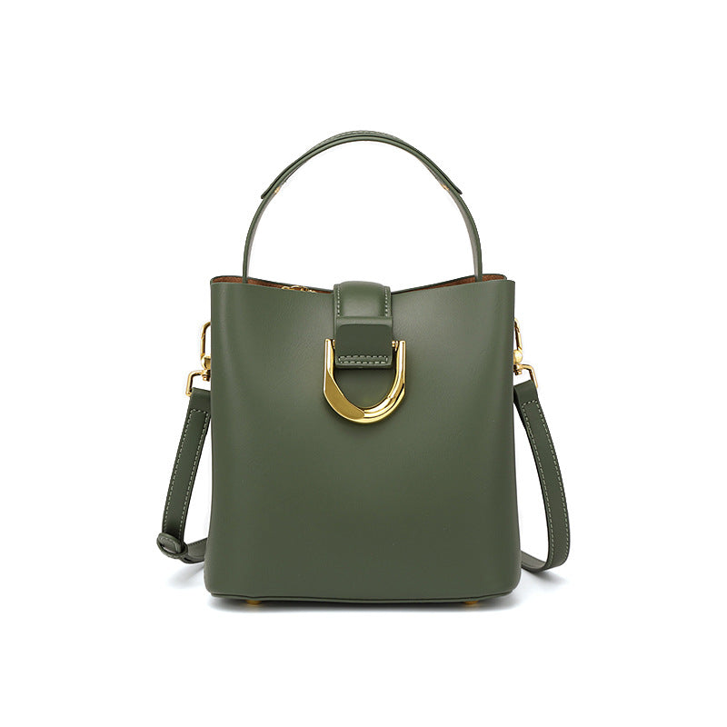 Sleek Shoulder Bag Luvéillé