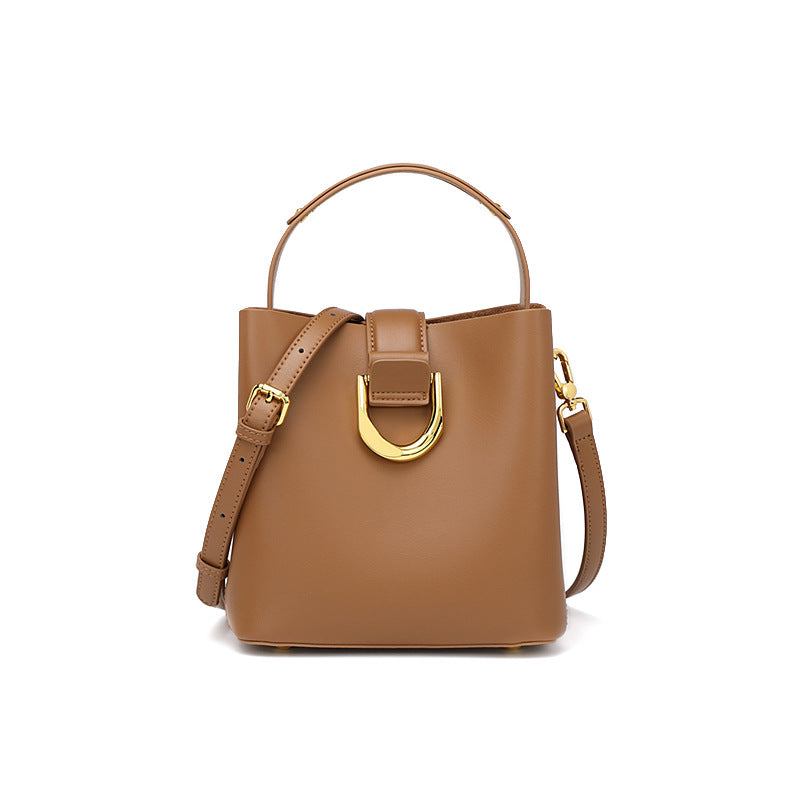 Sleek Shoulder Bag Luvéillé