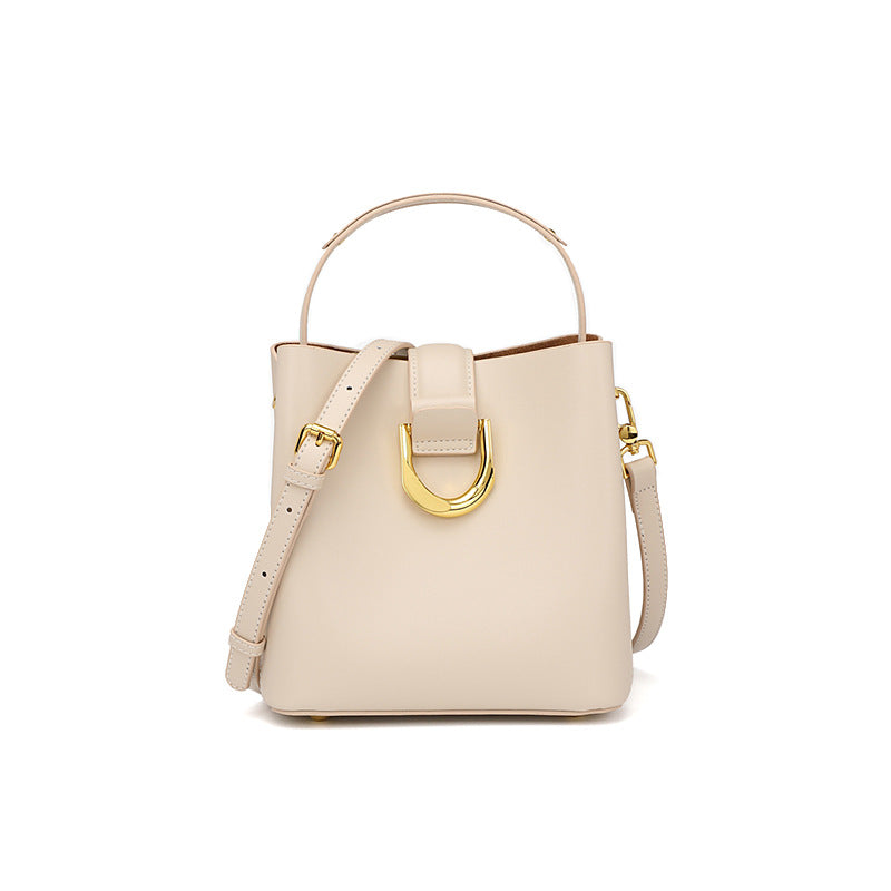 Sleek Shoulder Bag Luvéillé