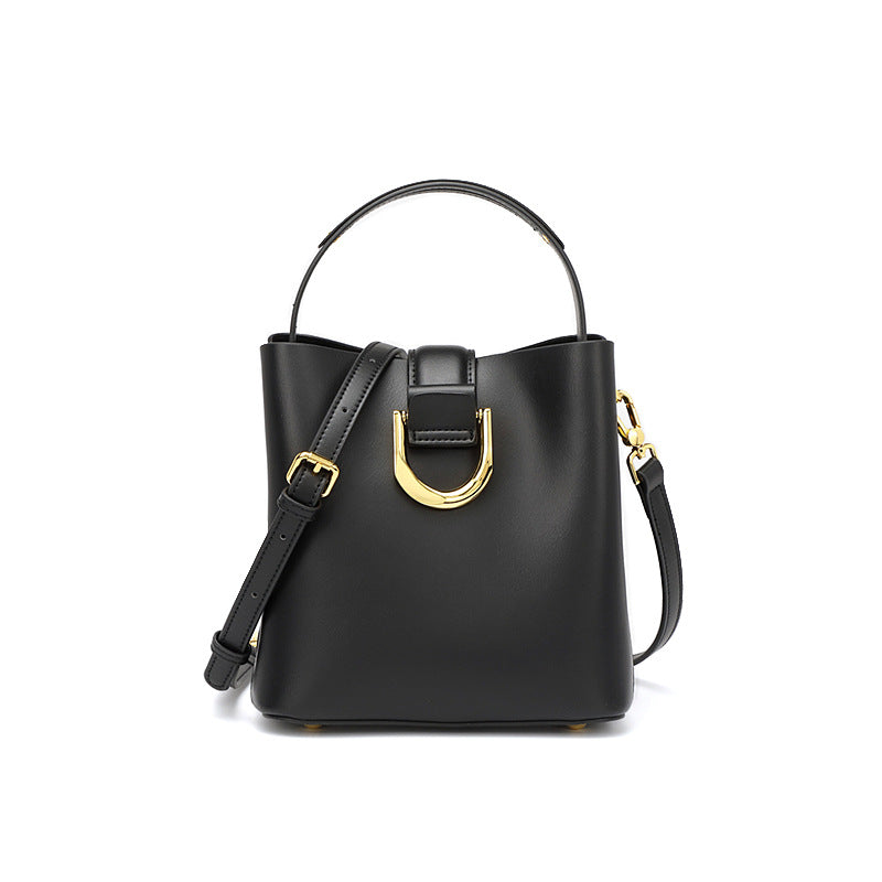Sleek Shoulder Bag Luvéillé