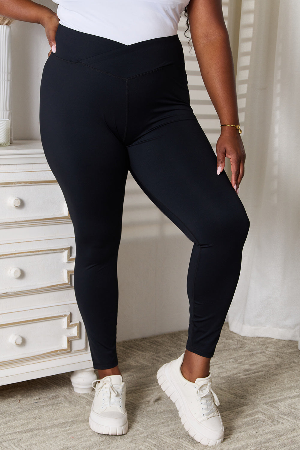 Basic Bae V-Waistband Sports Leggings Luvéillé