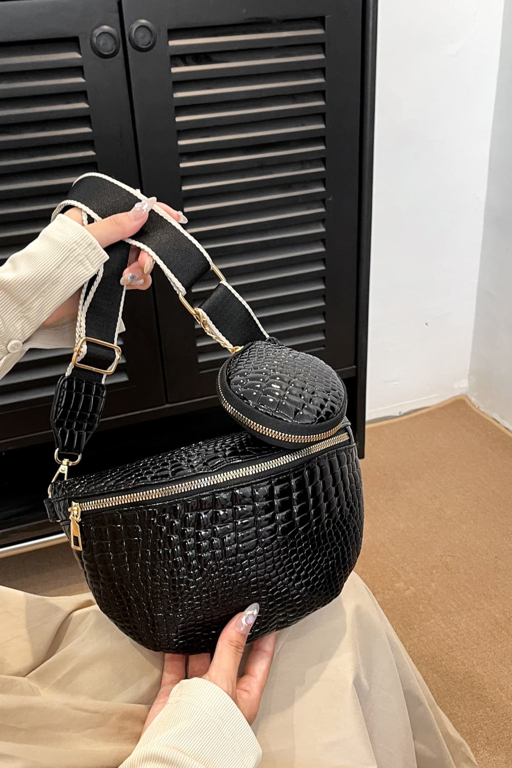 PU Leather Sling Bag with Small Purse Luvéillé