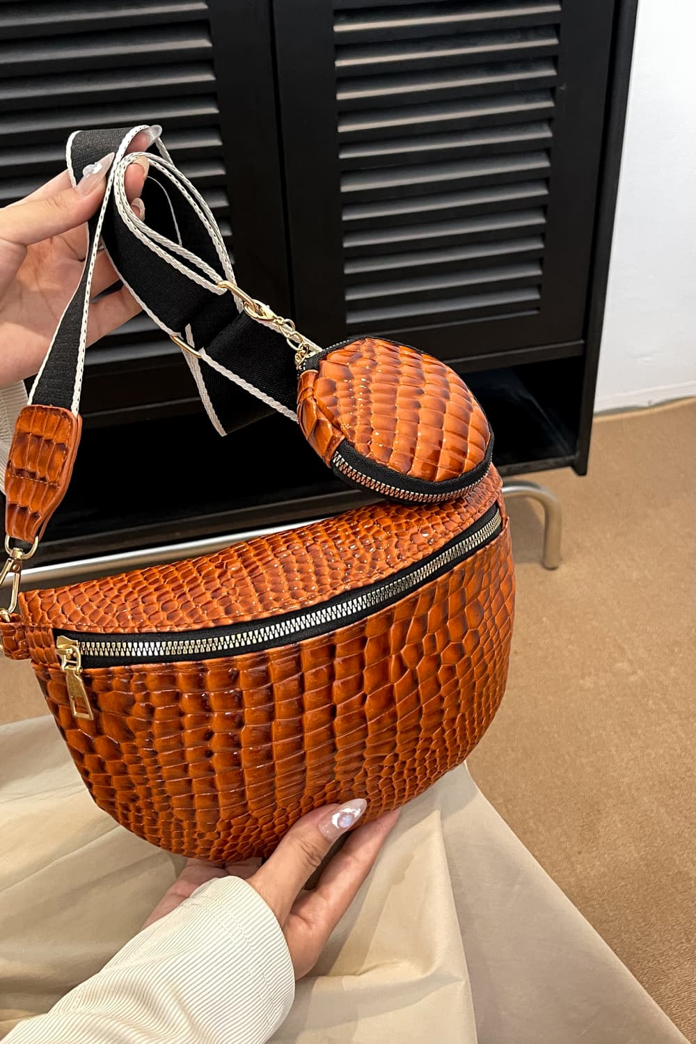 PU Leather Sling Bag with Small Purse Luvéillé