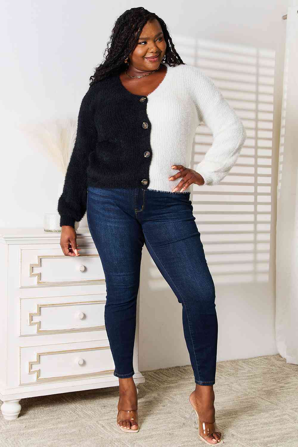 Woven Right Contrast Button-Front V-Neck Cardigan Luvéillé