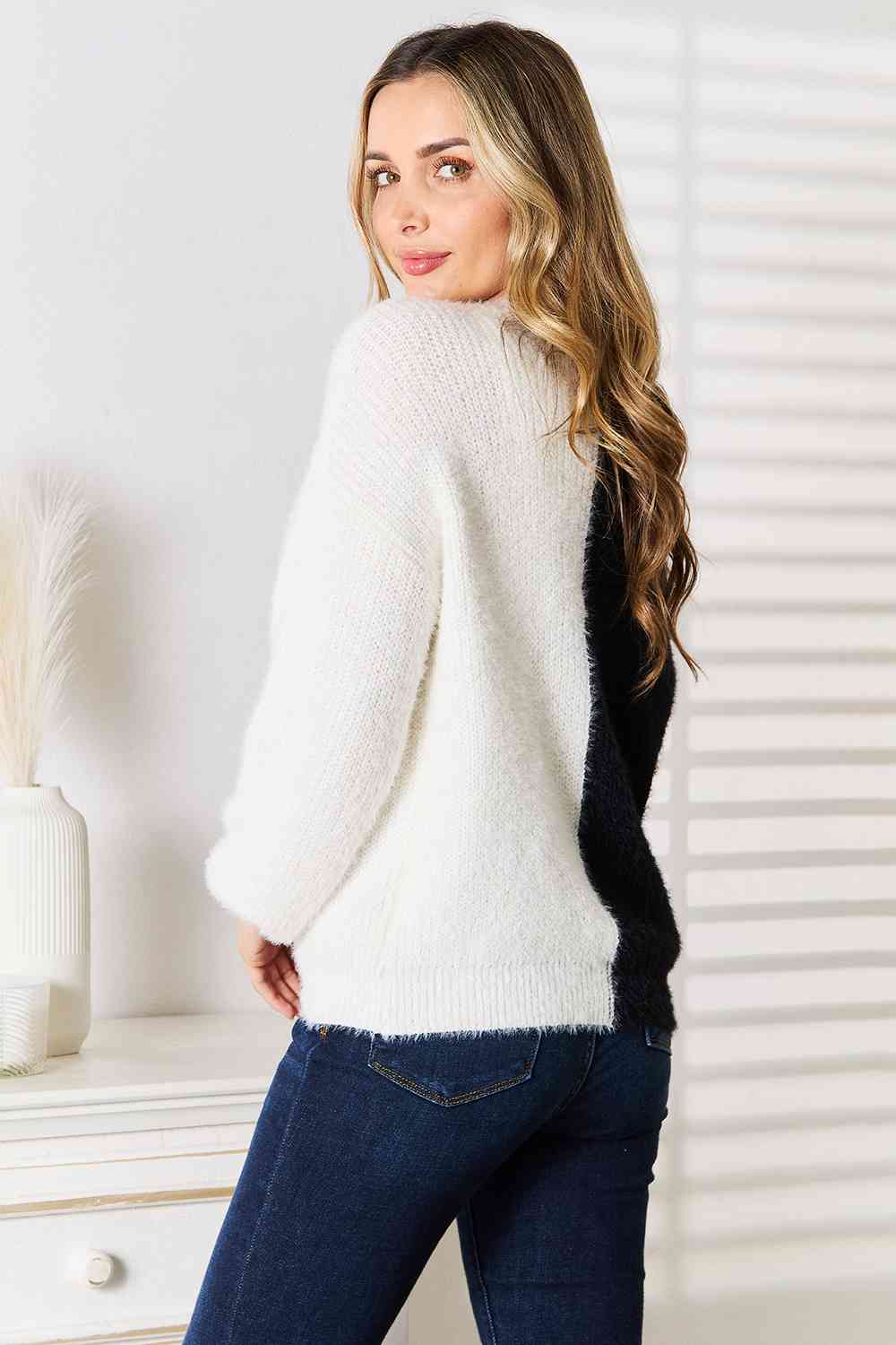 Woven Right Contrast Button-Front V-Neck Cardigan Luvéillé