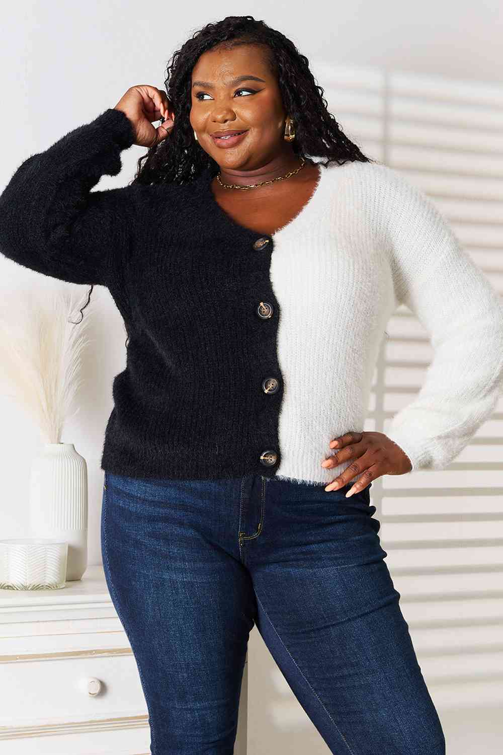 Woven Right Contrast Button-Front V-Neck Cardigan Luvéillé