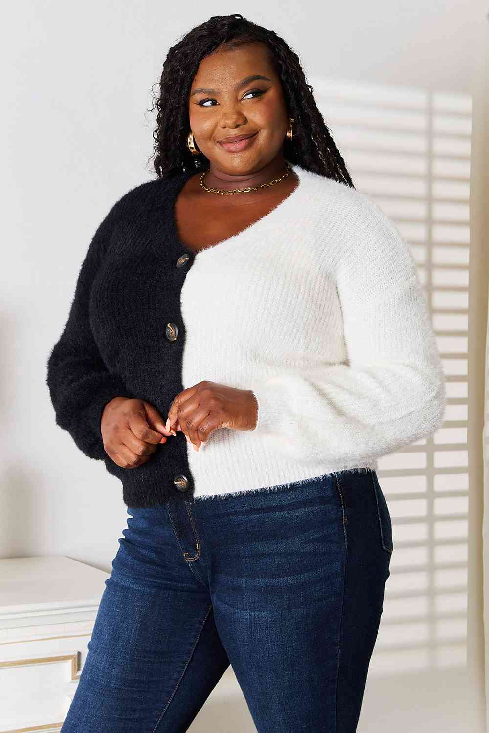 Woven Right Contrast Button-Front V-Neck Cardigan Luvéillé