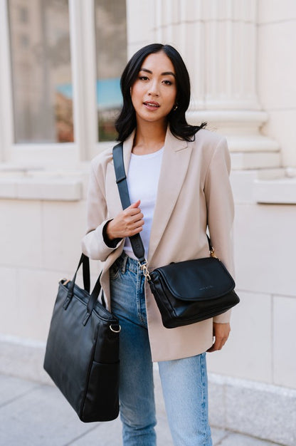 SIGNATURE TOTE CARRY ALL ON LAPTOP BAG Luvéillé