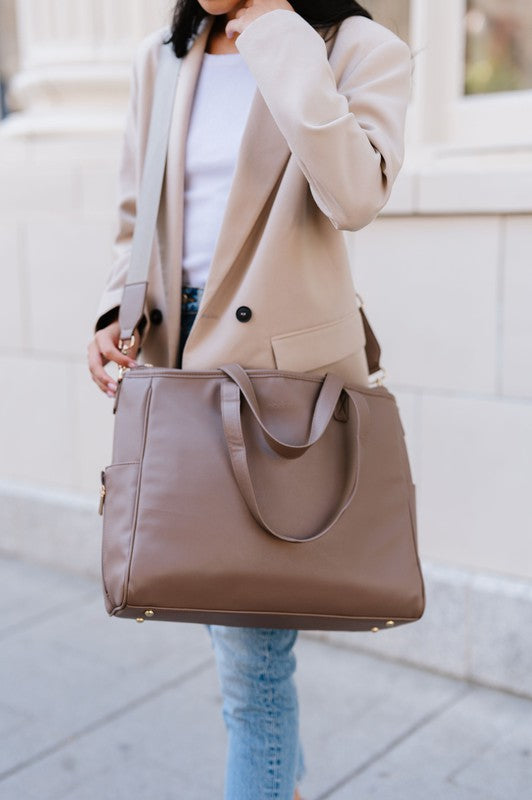 SIGNATURE TOTE CARRY ALL ON LAPTOP BAG Luvéillé