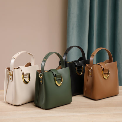 Sleek Shoulder Bag Luvéillé