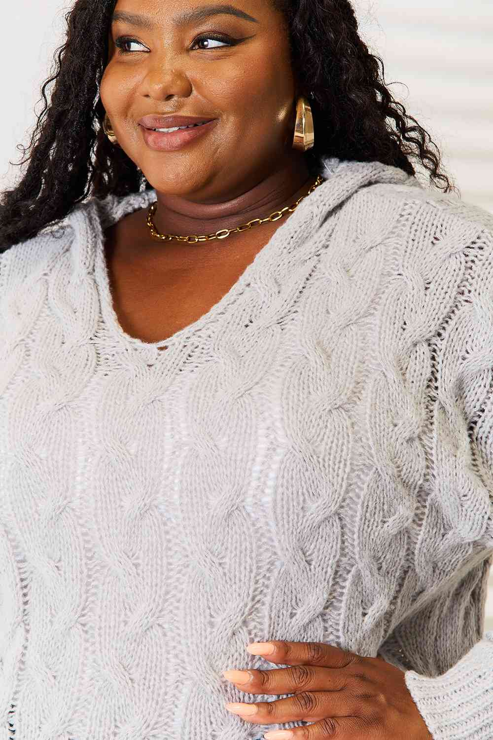 Woven Right Cable-Knit Hooded Sweater Luvéillé