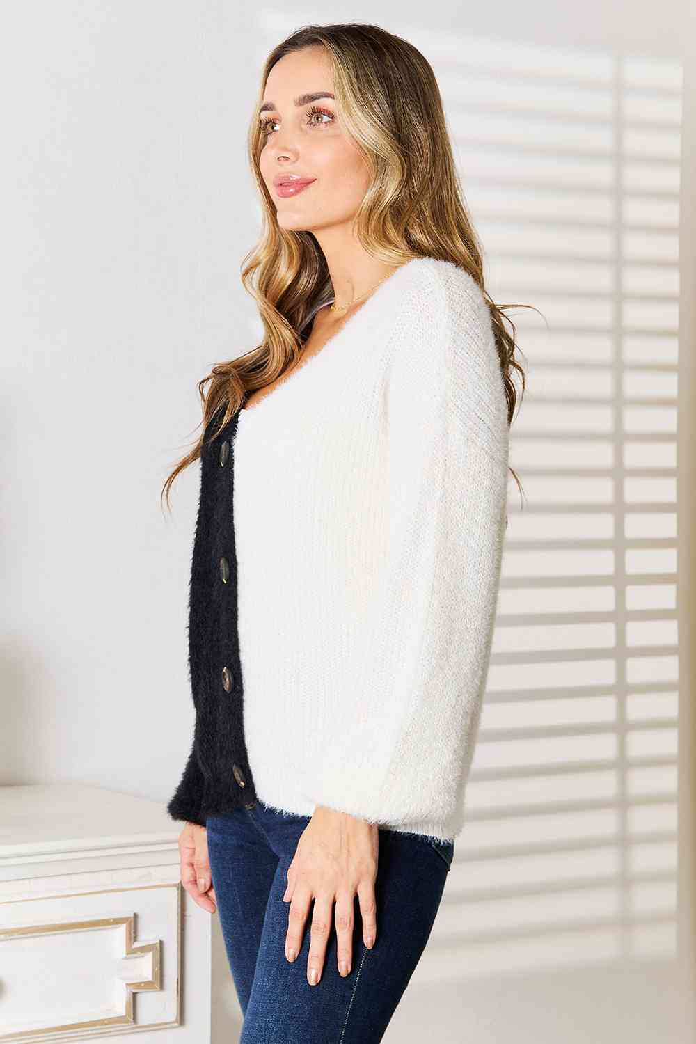 Woven Right Contrast Button-Front V-Neck Cardigan Luvéillé